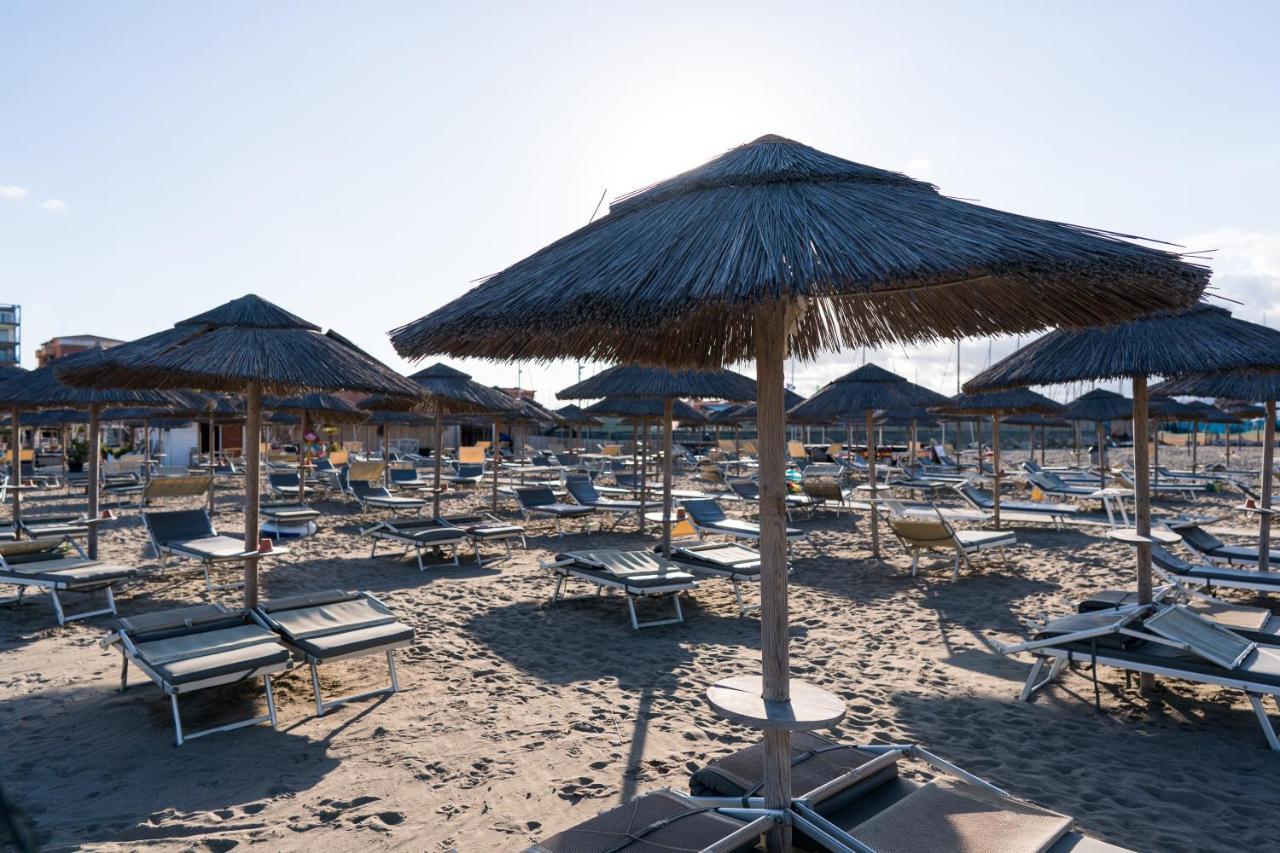 Lola Piccolo Hotel E Appartamenti Marina di Grosseto Exteriör bild