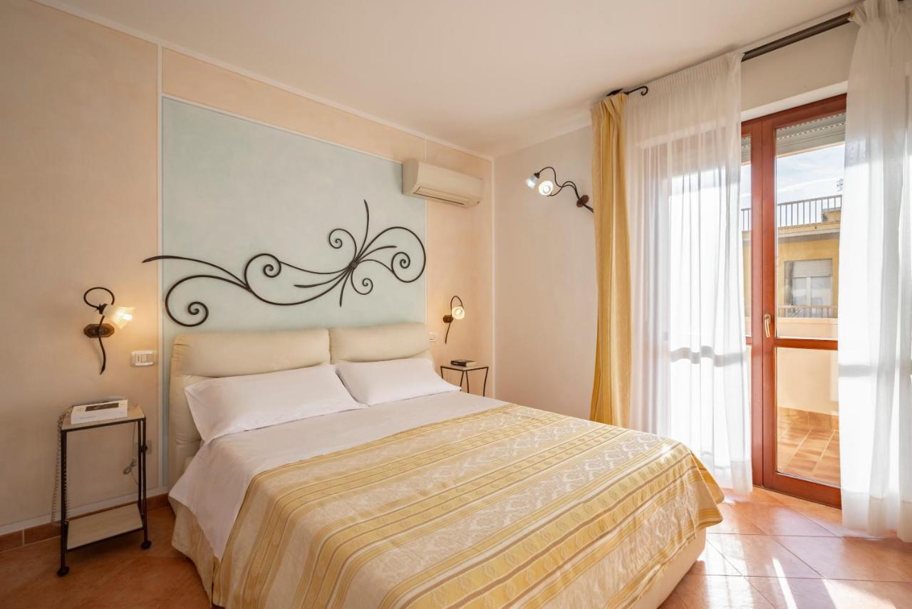 Lola Piccolo Hotel E Appartamenti Marina di Grosseto Exteriör bild