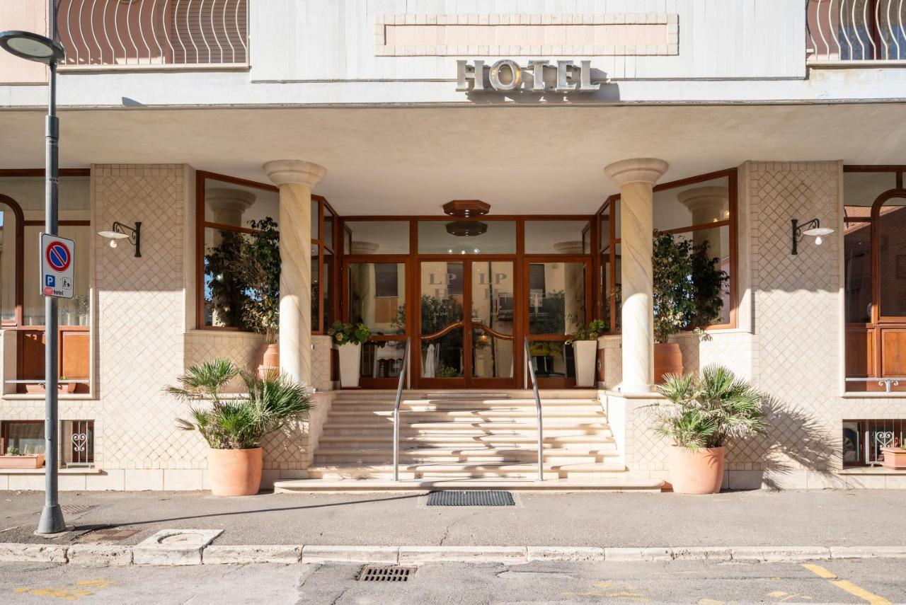 Lola Piccolo Hotel E Appartamenti Marina di Grosseto Exteriör bild