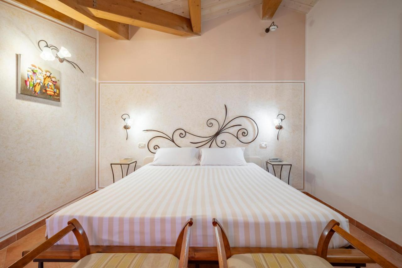 Lola Piccolo Hotel E Appartamenti Marina di Grosseto Exteriör bild