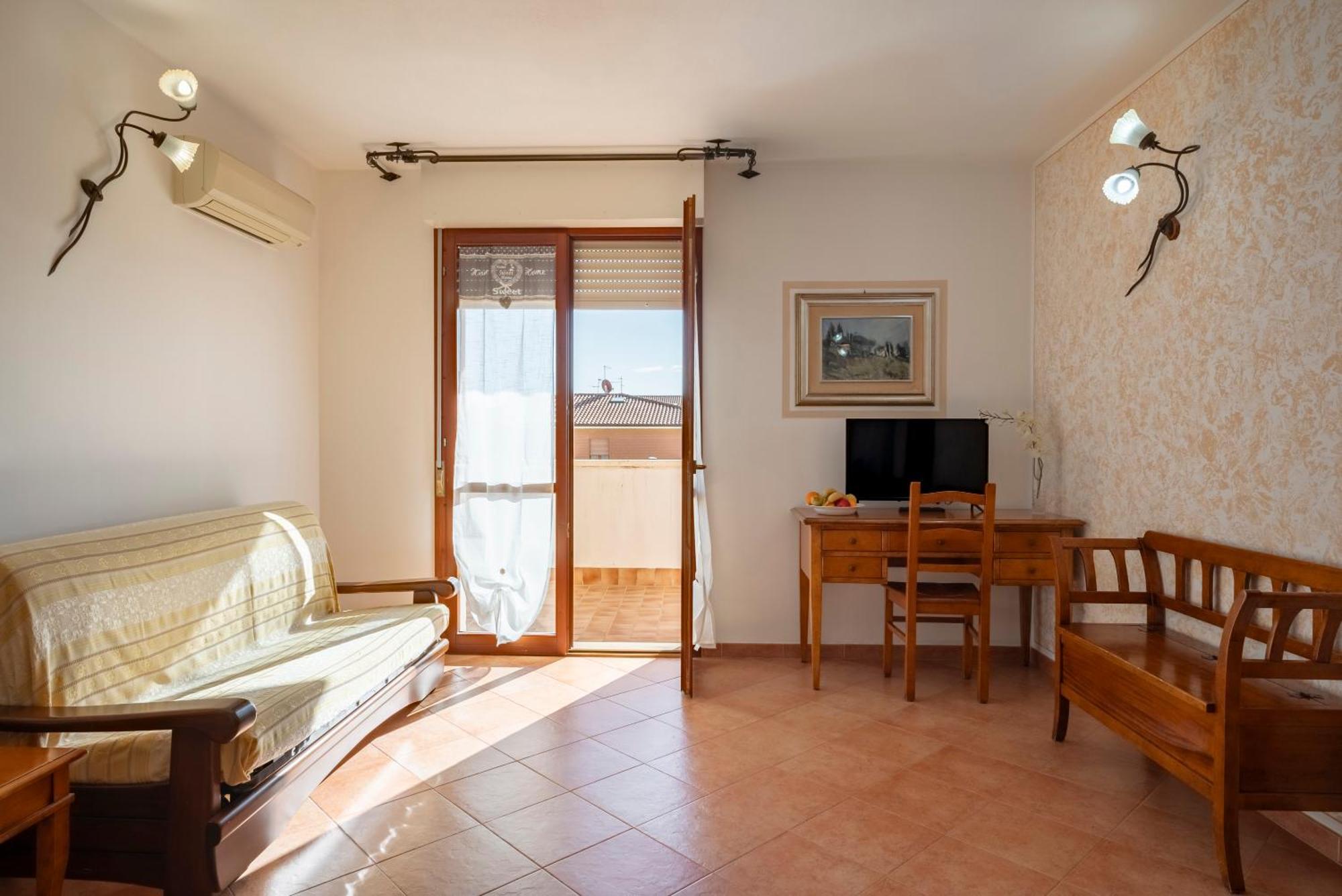 Lola Piccolo Hotel E Appartamenti Marina di Grosseto Exteriör bild