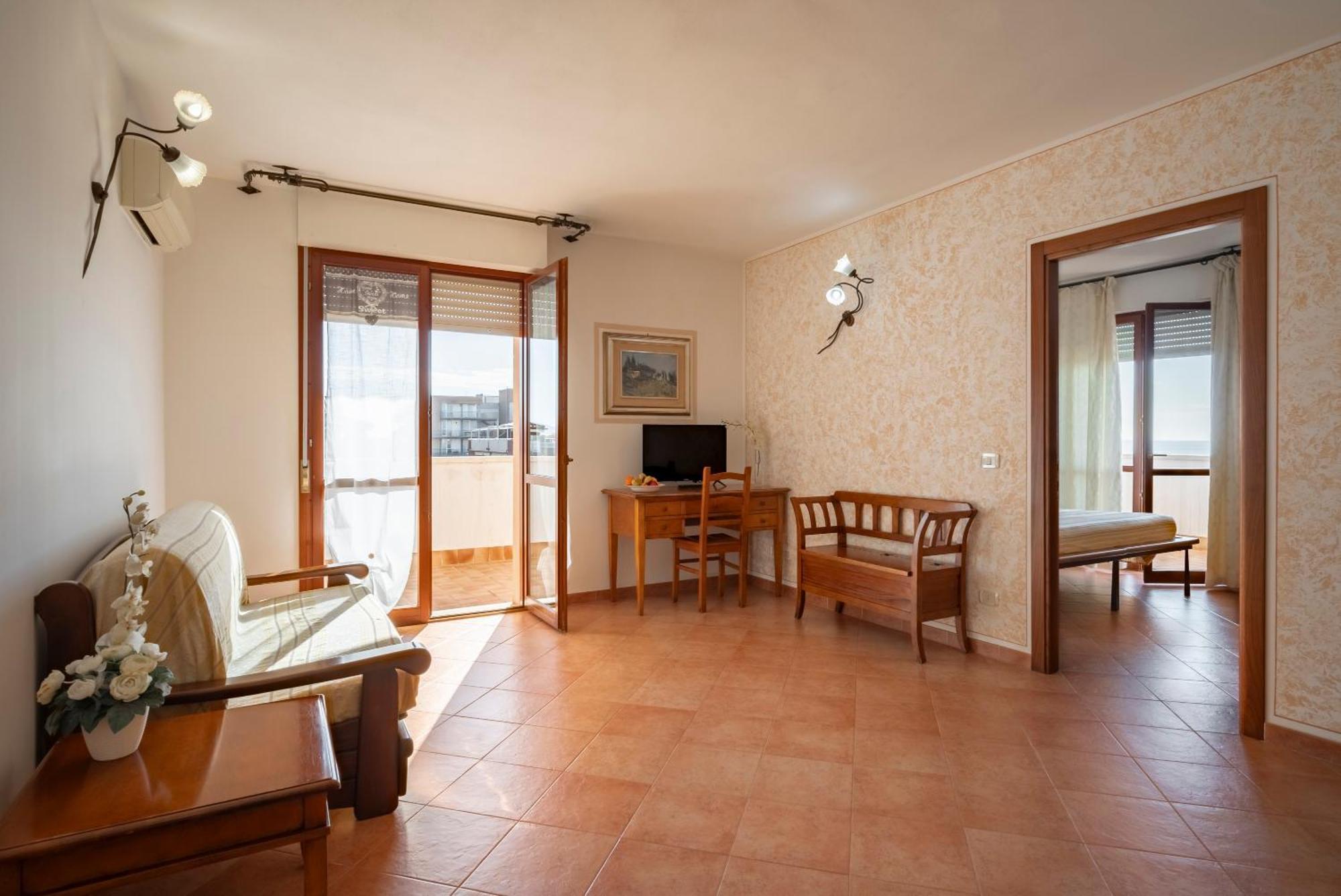 Lola Piccolo Hotel E Appartamenti Marina di Grosseto Exteriör bild