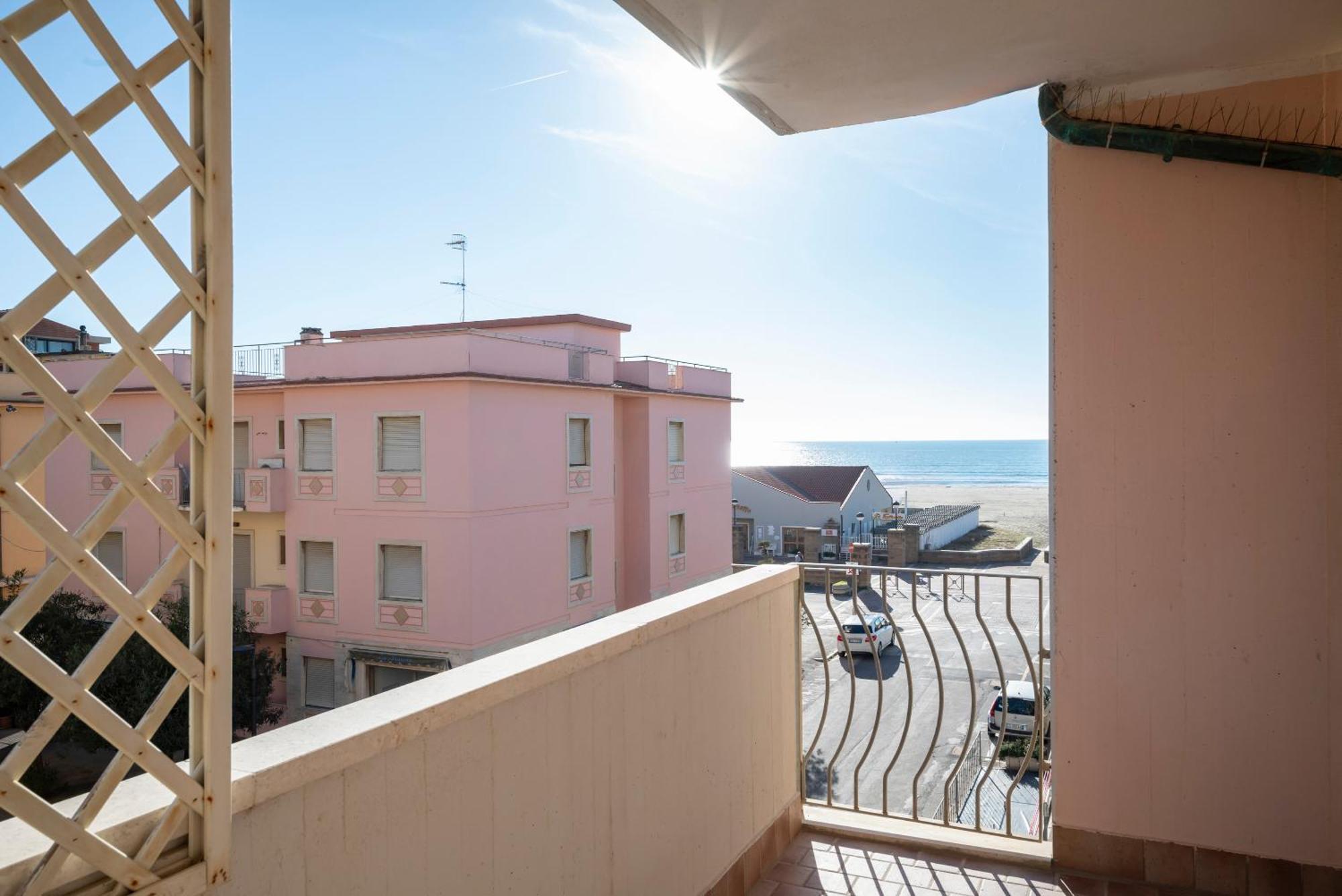 Lola Piccolo Hotel E Appartamenti Marina di Grosseto Exteriör bild