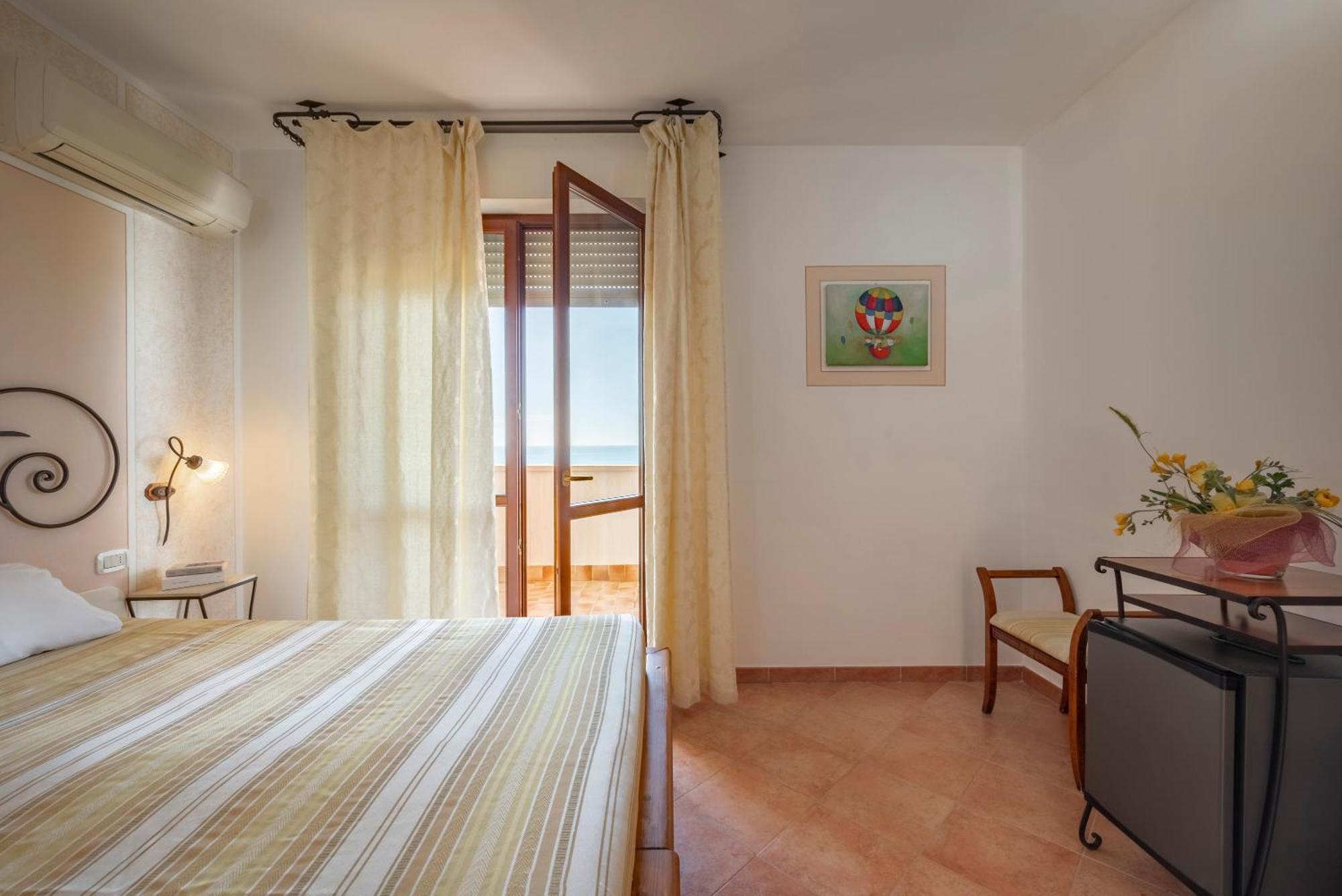 Lola Piccolo Hotel E Appartamenti Marina di Grosseto Exteriör bild