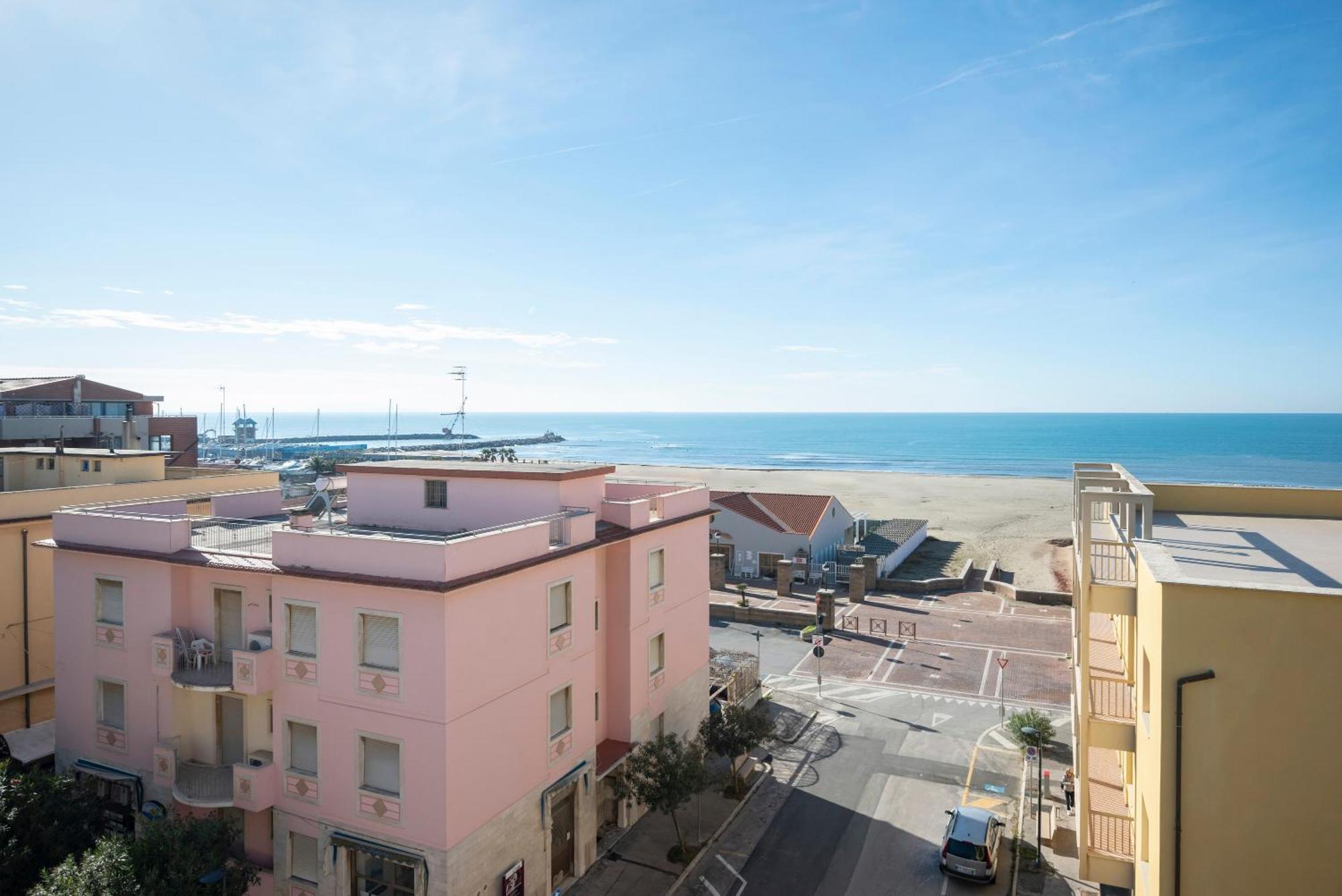 Lola Piccolo Hotel E Appartamenti Marina di Grosseto Exteriör bild