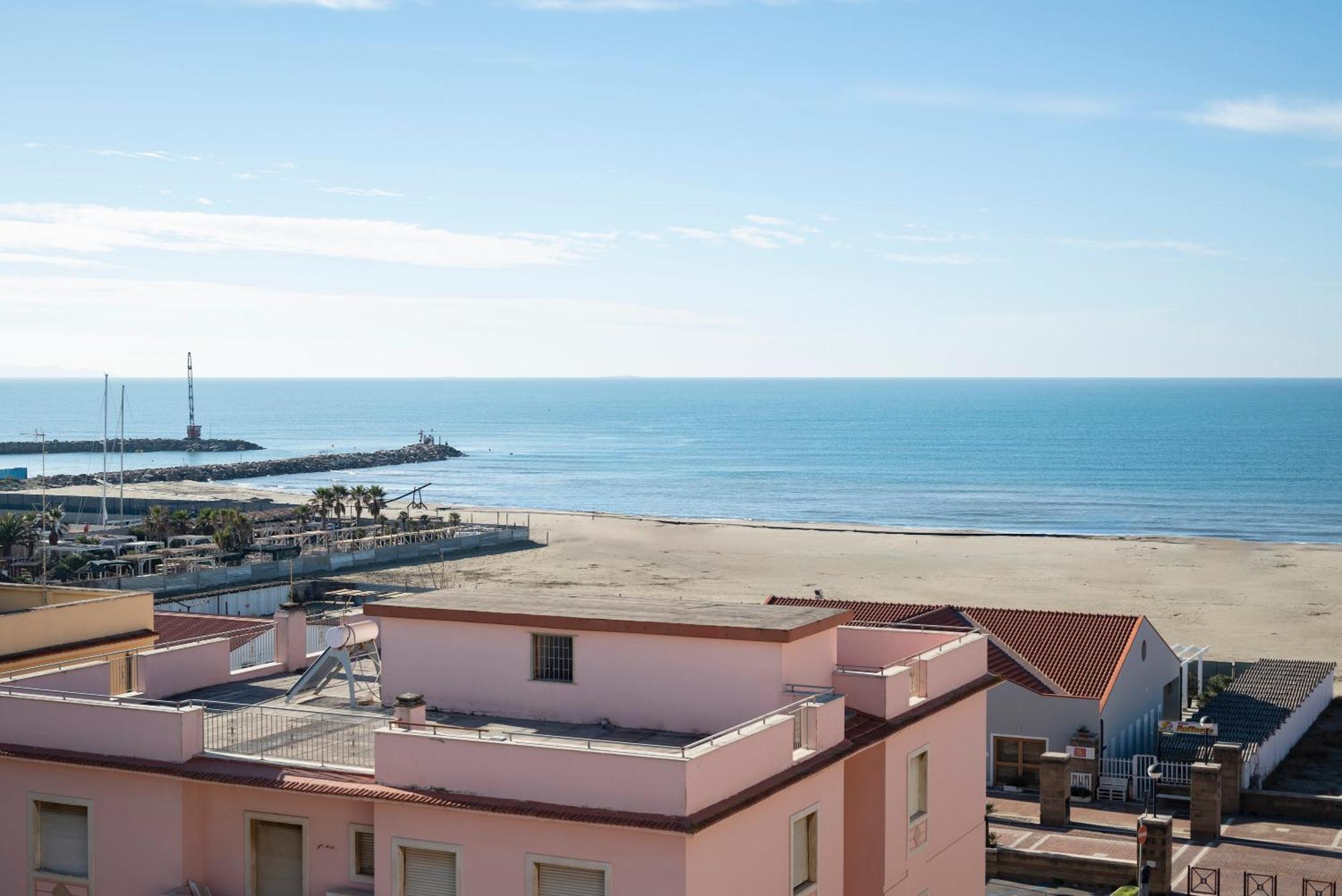 Lola Piccolo Hotel E Appartamenti Marina di Grosseto Exteriör bild