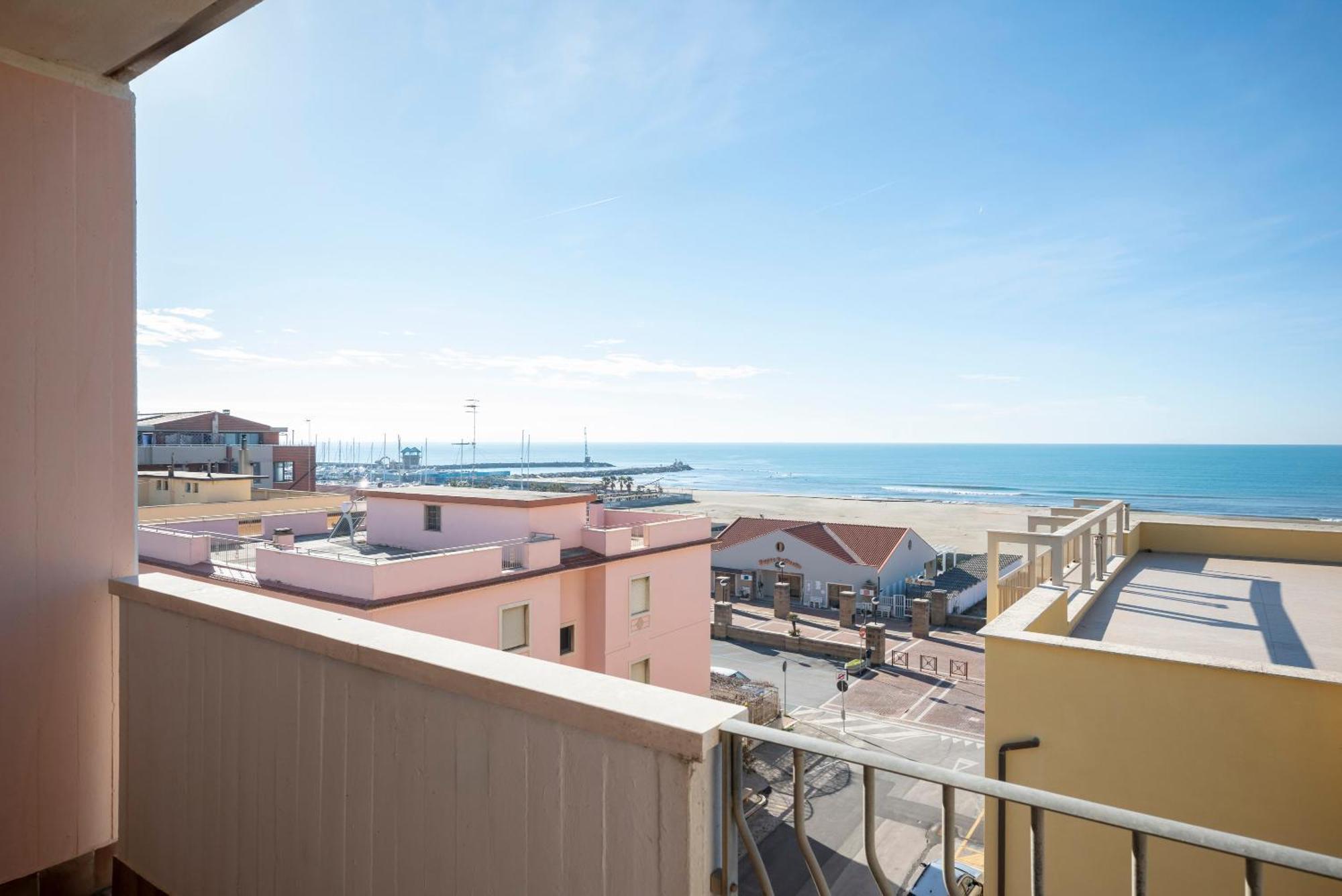 Lola Piccolo Hotel E Appartamenti Marina di Grosseto Exteriör bild