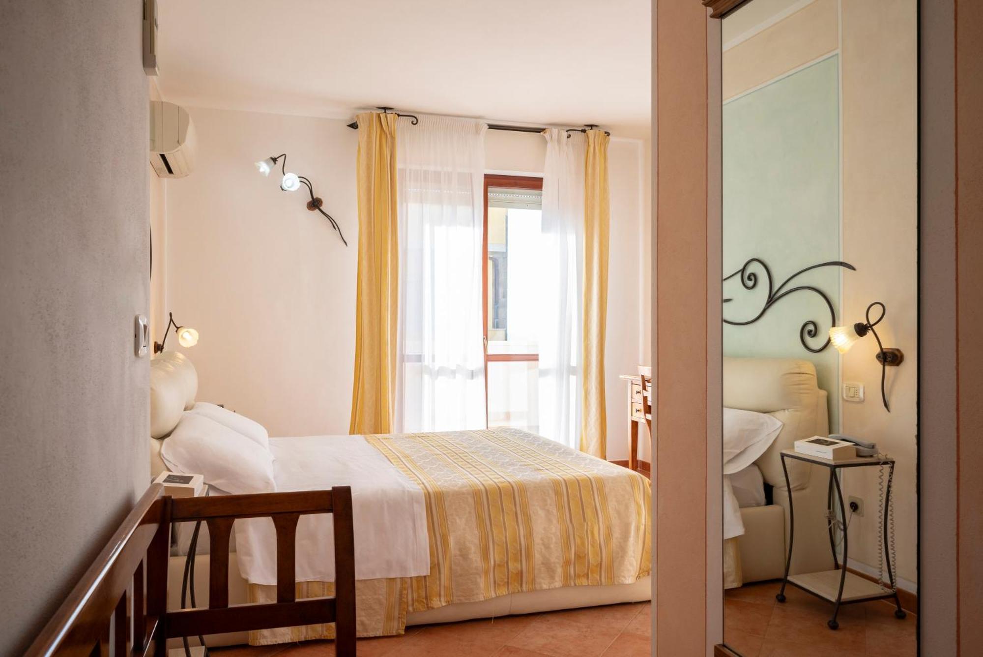 Lola Piccolo Hotel E Appartamenti Marina di Grosseto Exteriör bild