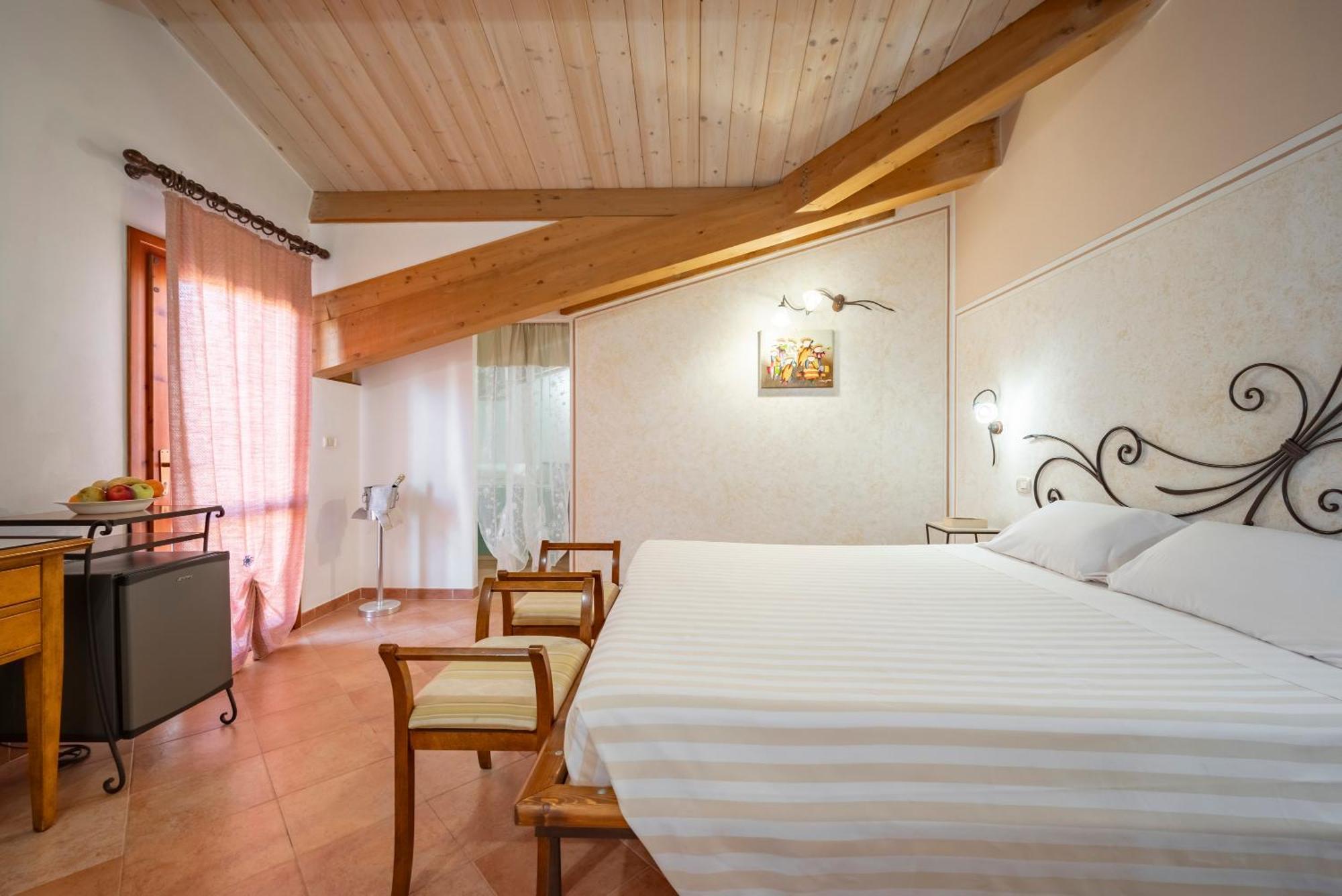 Lola Piccolo Hotel E Appartamenti Marina di Grosseto Exteriör bild