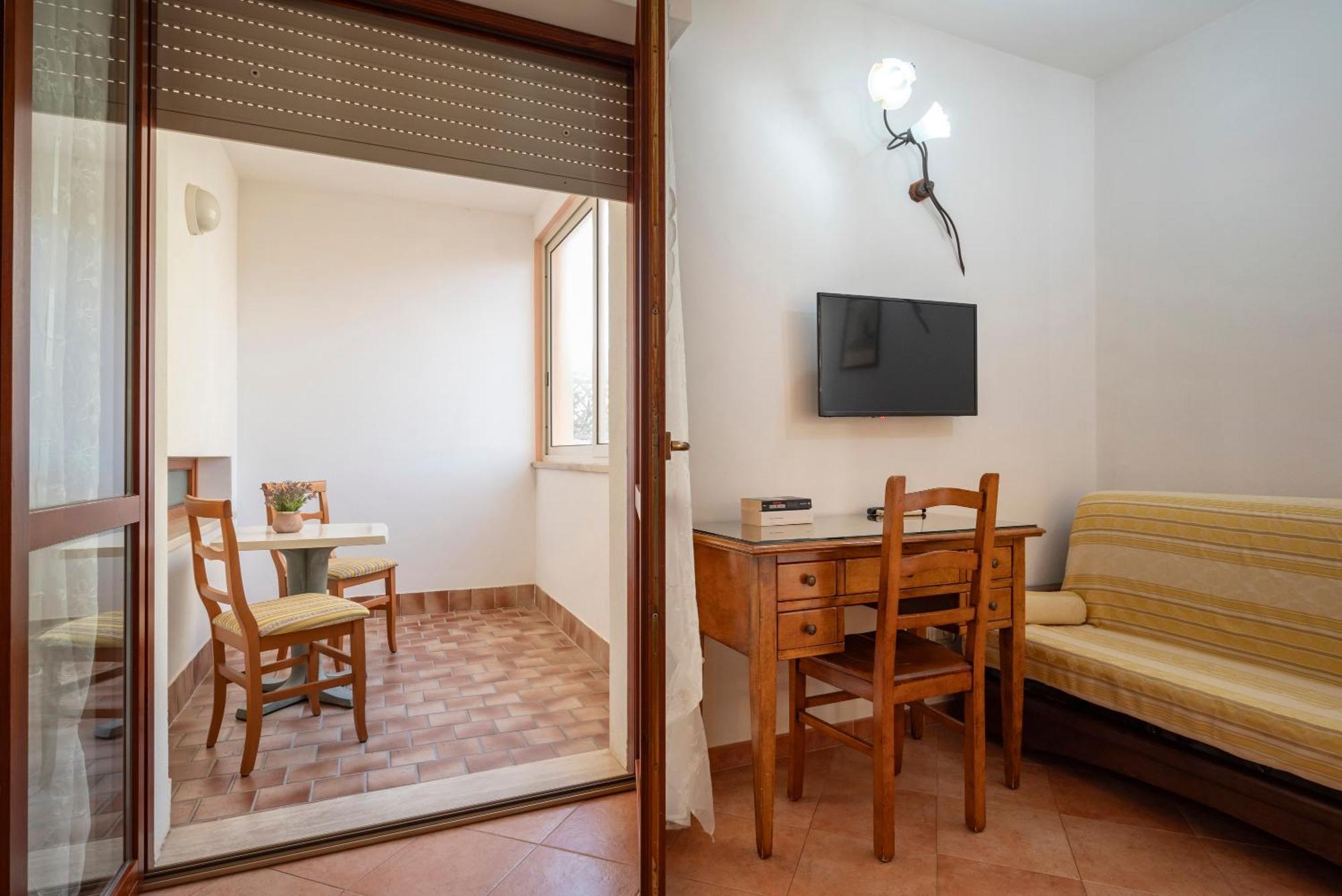 Lola Piccolo Hotel E Appartamenti Marina di Grosseto Exteriör bild