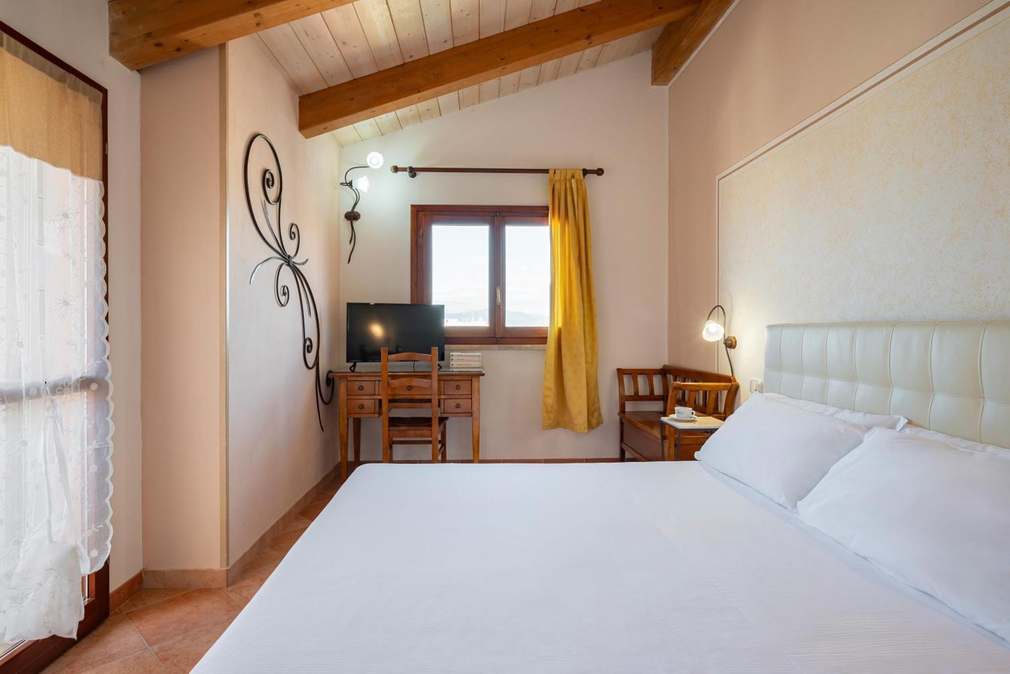 Lola Piccolo Hotel E Appartamenti Marina di Grosseto Exteriör bild