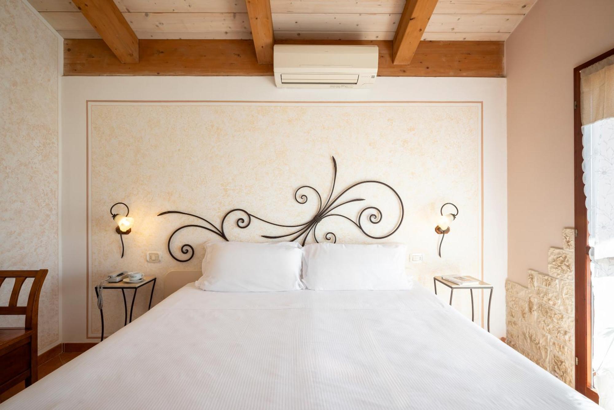 Lola Piccolo Hotel E Appartamenti Marina di Grosseto Exteriör bild