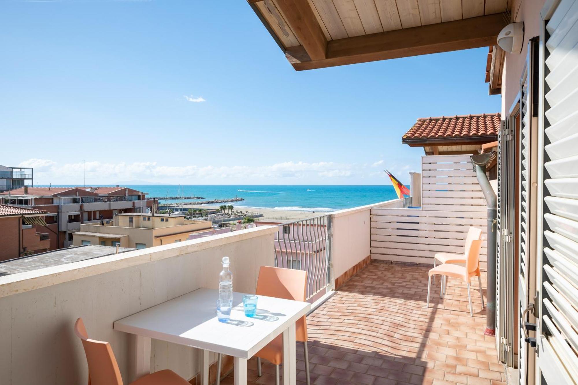 Lola Piccolo Hotel E Appartamenti Marina di Grosseto Exteriör bild