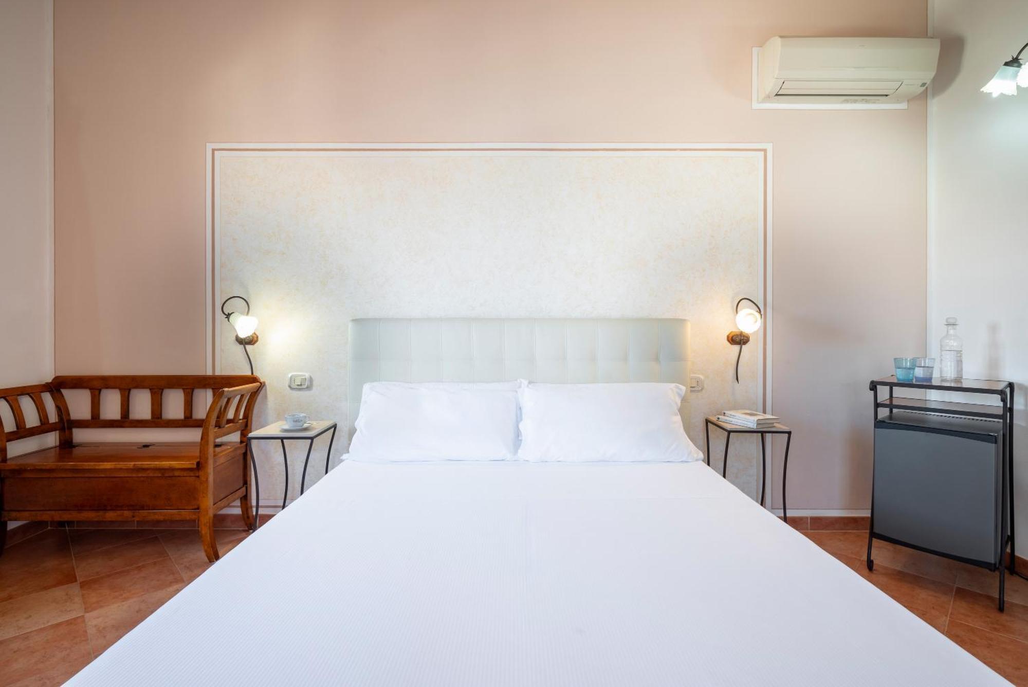 Lola Piccolo Hotel E Appartamenti Marina di Grosseto Exteriör bild