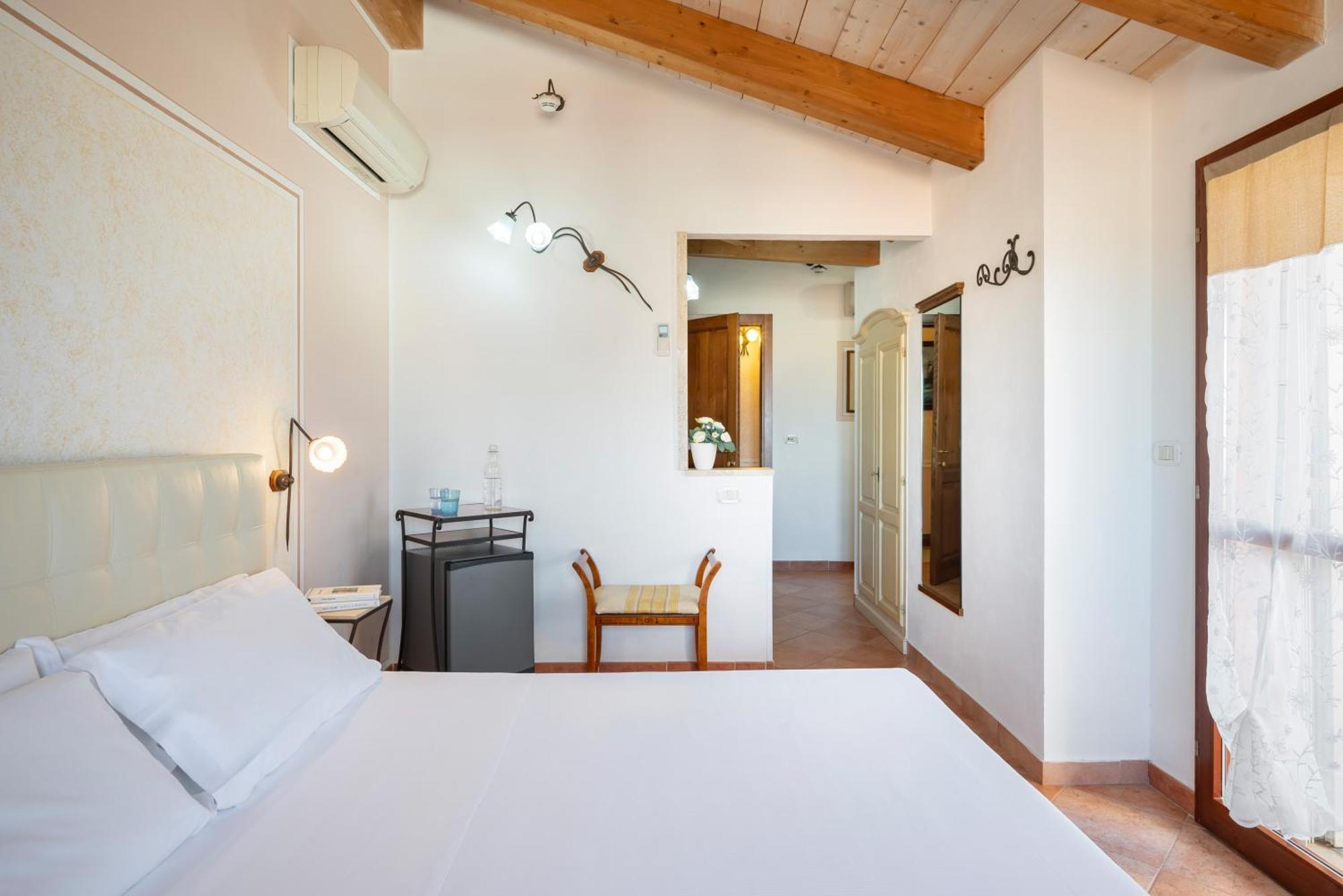 Lola Piccolo Hotel E Appartamenti Marina di Grosseto Exteriör bild