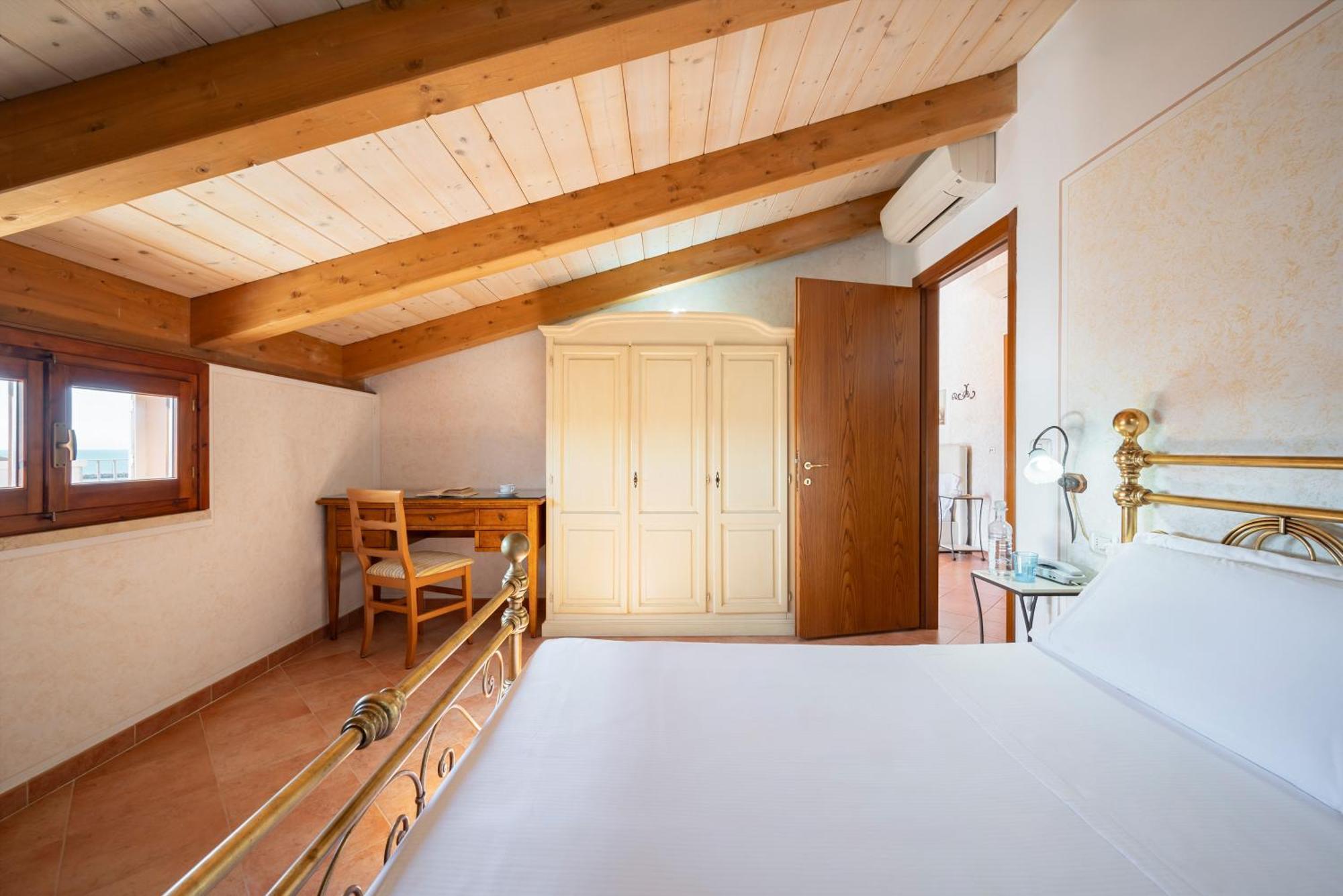 Lola Piccolo Hotel E Appartamenti Marina di Grosseto Exteriör bild